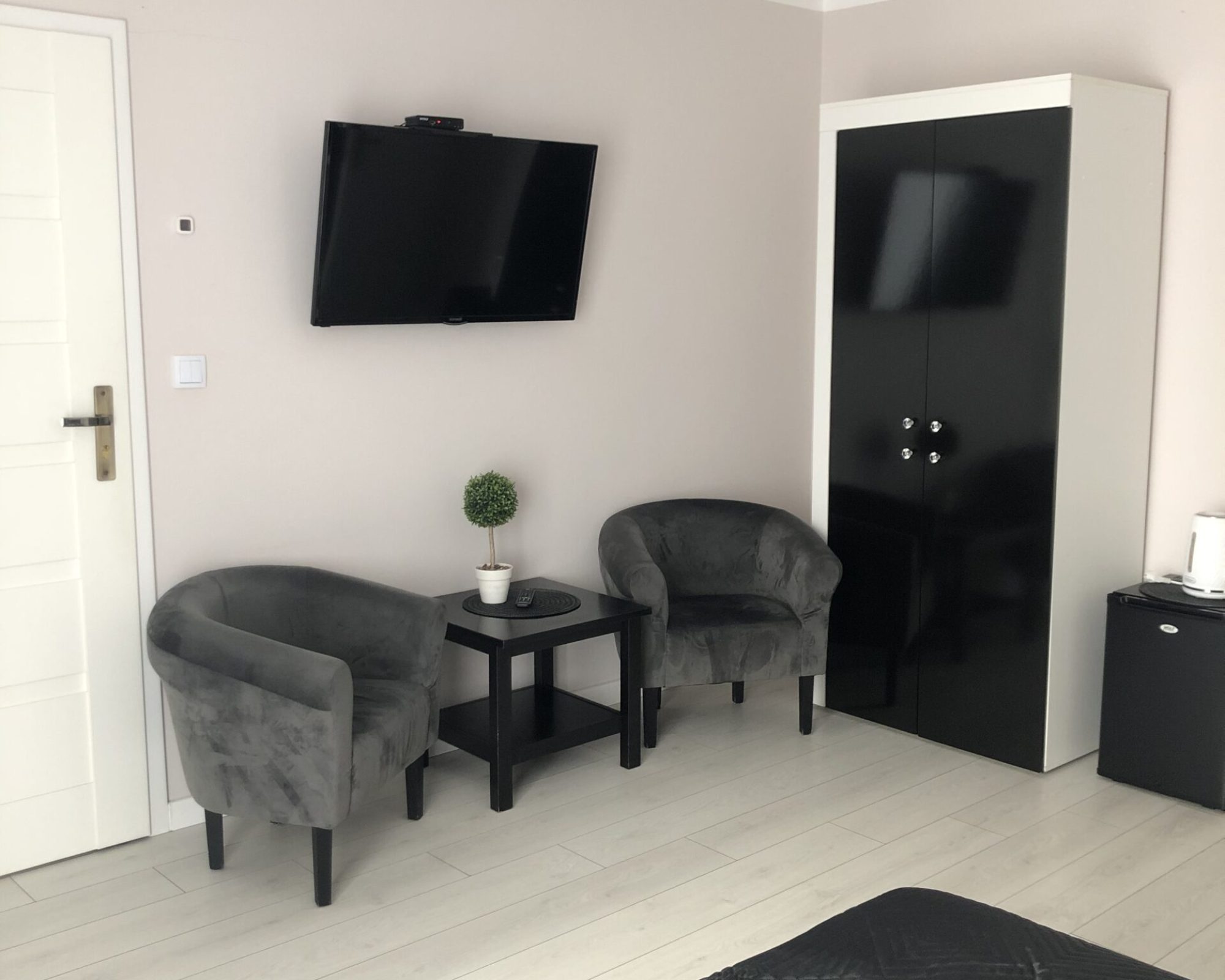 A4EB17DC-2C49-473C-B415-93479CC4CC0B